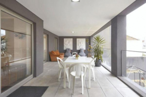 Modern Apartment Porto 100m² + Balcony